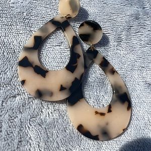 NWOT Dangle Earrings